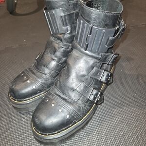 *Discontinued* Dr. Martens Jadon Hinge